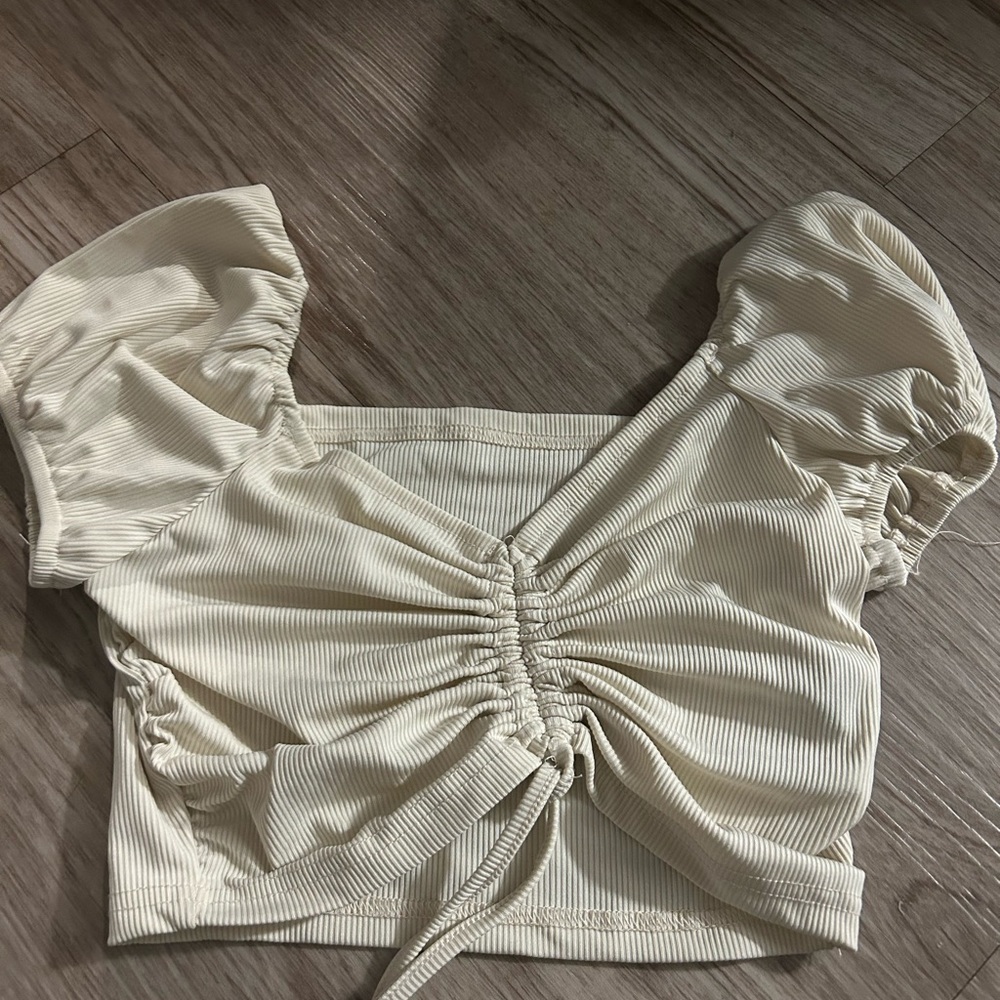 white cream puff sleeve crop top